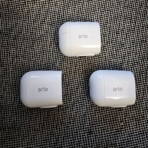 Essential SpotlightWireless Security Camera (Set of 3 + 2 mounts)